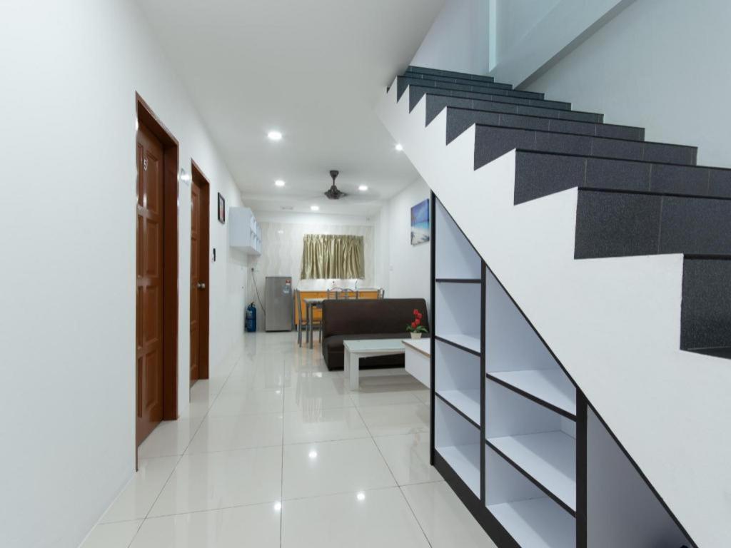 Oyo 44011 Weng Bee Guest House Kota Kinabalu Exterior foto
