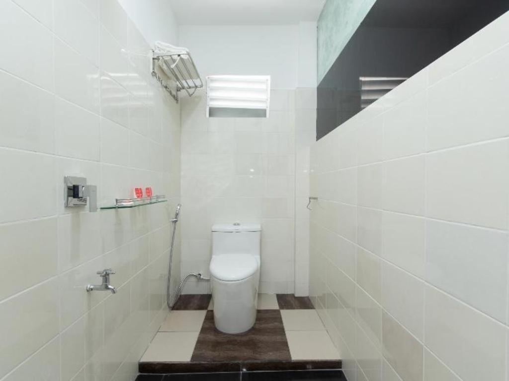 Oyo 44011 Weng Bee Guest House Kota Kinabalu Exterior foto